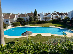 3 slaapkamer Rijtjeshuis te koop in Estepona