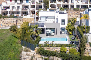 4 slaapkamer Villa te koop in Estepona