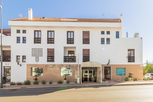 10 slaapkamer Commercieel te koop in Marbella