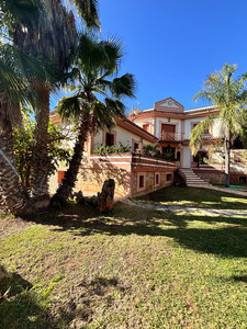 5 slaapkamer Villa te koop in Estepona