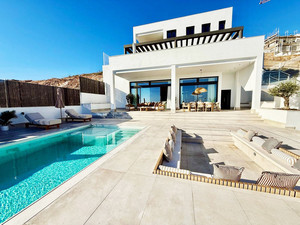 4 slaapkamer Villa te koop in Benalmadena