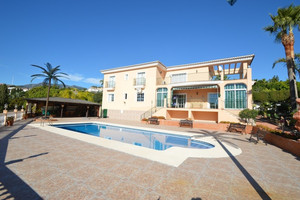 6 slaapkamer Villa te koop in Benalmadena