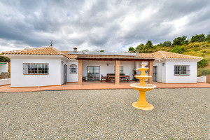 4 slaapkamer Villa te koop in Tolox
