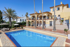 8 slaapkamer Villa te koop in Estepona
