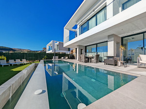 4 slaapkamer Villa te koop in Estepona