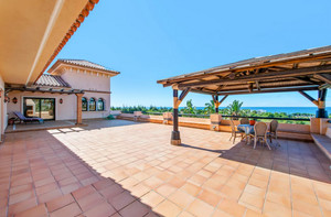 6 slaapkamer Villa te koop in Estepona