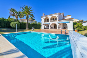 5 slaapkamer Villa te koop in Estepona