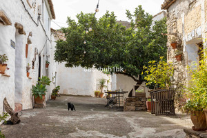 31 slaapkamer Rijtjeshuis te koop in Vinuela