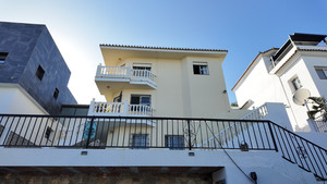 9 slaapkamer Rijtjeshuis te koop in Mijas