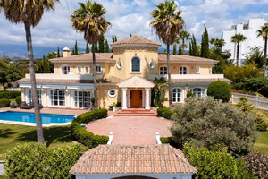5 slaapkamer Villa te koop in Estepona