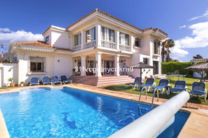 5 slaapkamer Villa te koop in Estepona