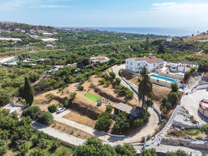 6 slaapkamer Villa te koop in Nerja