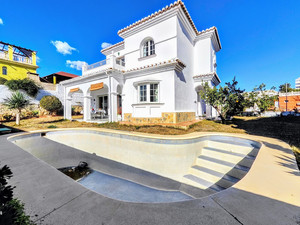 4 slaapkamer Villa te koop in Benalmadena