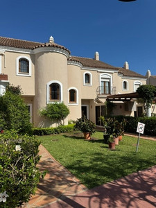 3 slaapkamer Rijtjeshuis te koop in El Paraiso