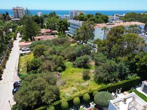 Grondstuk te koop in Estepona