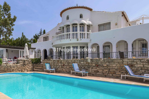 6 slaapkamer Villa te koop in Estepona