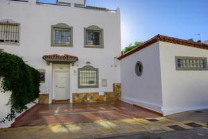 4 slaapkamer Rijtjeshuis te koop in Estepona
