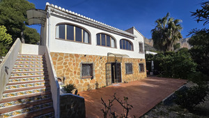 6 slaapkamer Villa te koop in Denia
