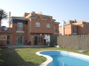 4 slaapkamer Villa te koop in Estepona