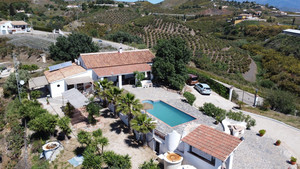 4 slaapkamer Villa te koop in Velez-Malaga