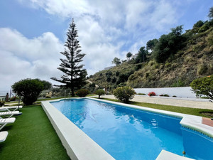 4 slaapkamer Villa te koop in Nerja