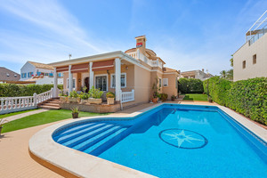 6 slaapkamer Villa te koop in Torrevieja