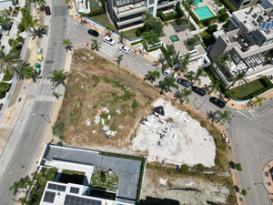 Grondstuk te koop in Estepona