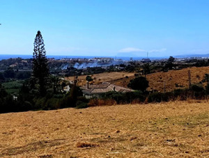 Grondstuk te koop in Estepona