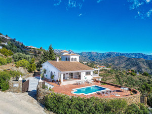 5 slaapkamer Villa te koop in Sayalonga
