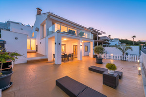 5 slaapkamer Villa te koop in Estepona