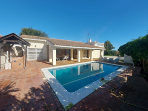 4 slaapkamer Villa te koop in Manilva