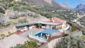 4 slaapkamer Villa te koop in Alcaucin