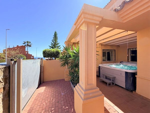 3 slaapkamer Rijtjeshuis te koop in Estepona