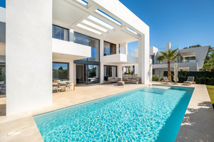 6 slaapkamer Villa te koop in Estepona