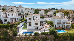 4 slaapkamer Villa te koop in Estepona