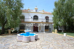 5 slaapkamer Villa te koop in Estepona