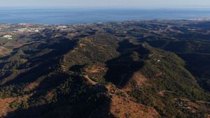 Grondstuk te koop in Estepona