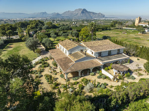 6 slaapkamer Villa te koop in Denia