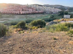 Grondstuk te koop in Estepona