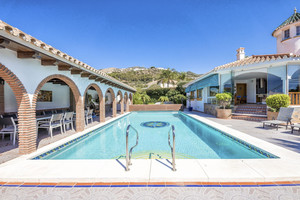 6 slaapkamer Villa te koop in Benalmadena