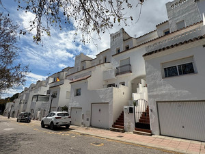 4 slaapkamer Rijtjeshuis te koop in Estepona