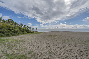 Grondstuk te koop in Estepona