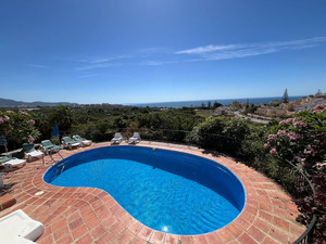 4 slaapkamer Villa te koop in Nerja