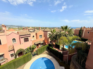 3 slaapkamer Rijtjeshuis te koop in Estepona
