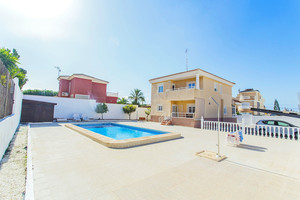 5 slaapkamer Villa te koop in Torrevieja
