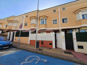 4 slaapkamer Rijtjeshuis te koop in Churriana