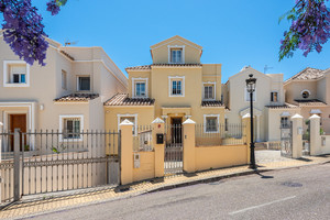 5 slaapkamer Villa te koop in Estepona
