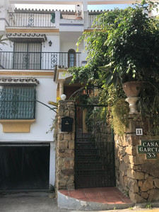 5 slaapkamer Rijtjeshuis te koop in Estepona