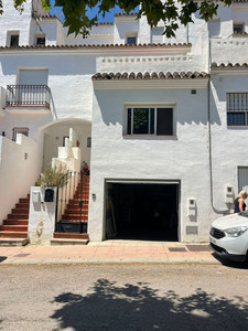 3 slaapkamer Rijtjeshuis te koop in Estepona