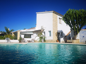 9 slaapkamer Villa te koop in Denia